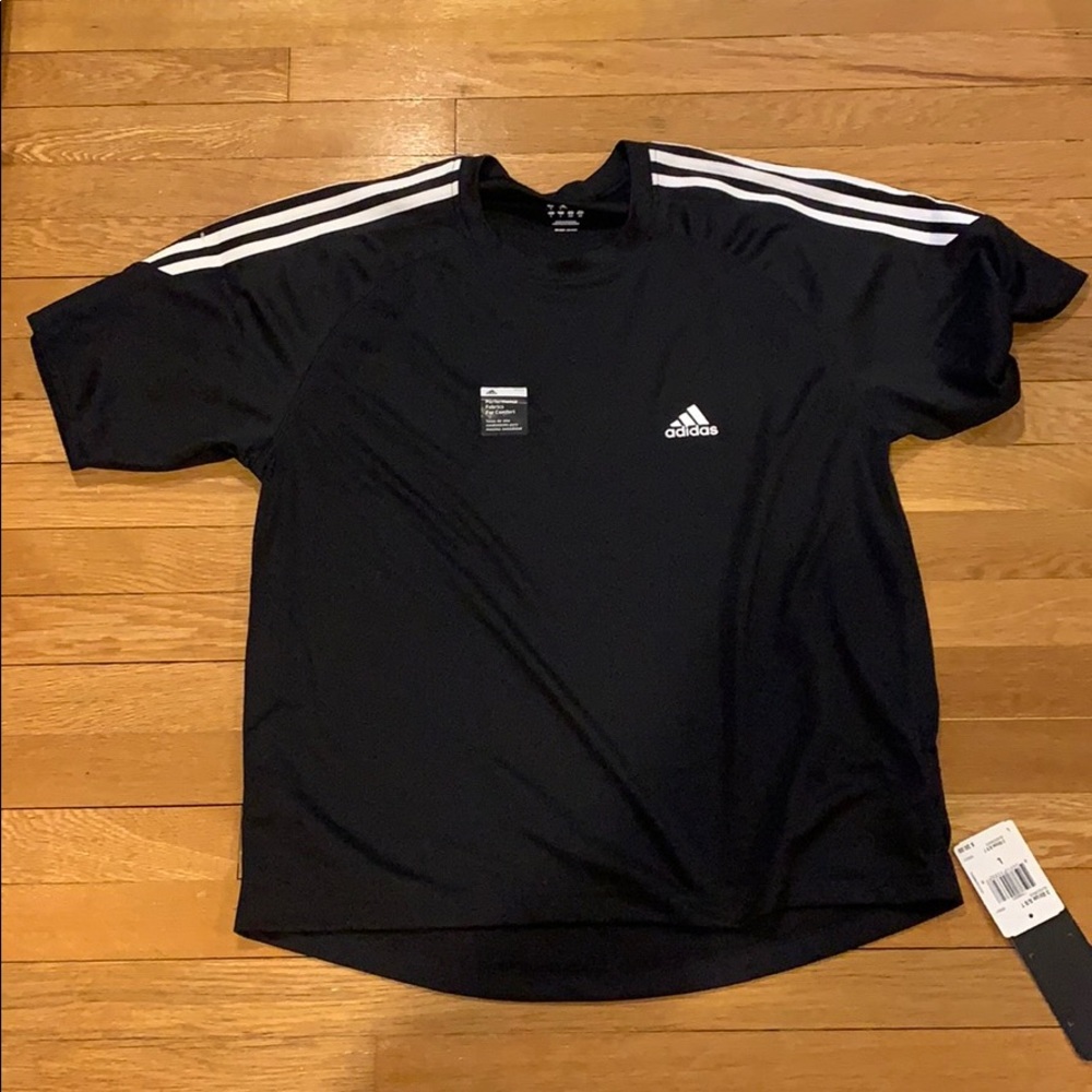 Brand new sports top